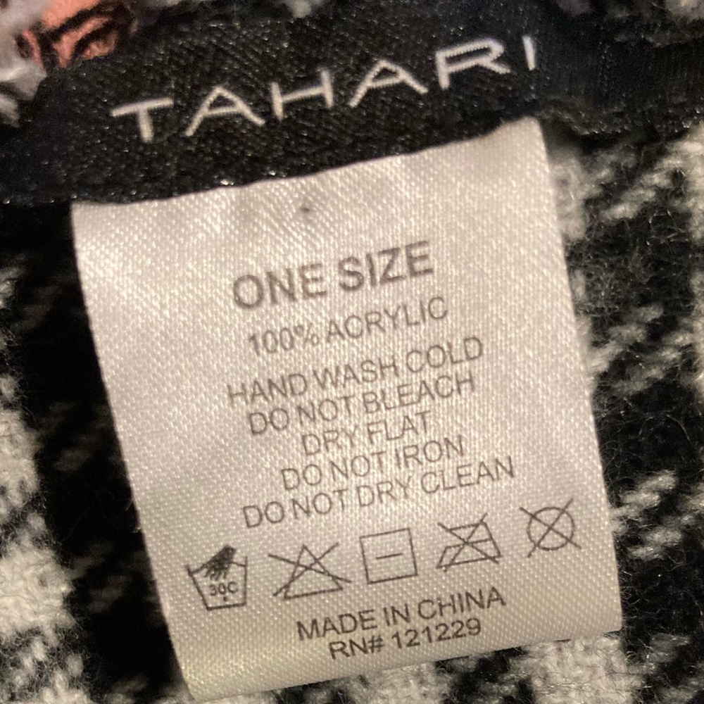 NWOT Tahari Acrylic Reversible Scarf OSFM - Picture 15 of 16